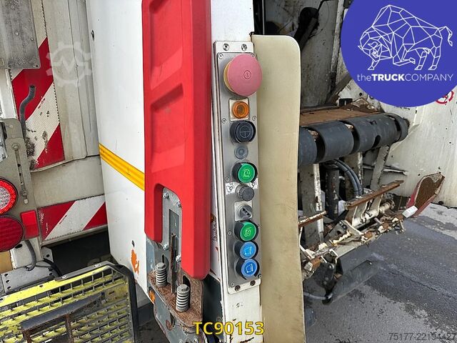 Refuse collection vehicle Renault D 320
