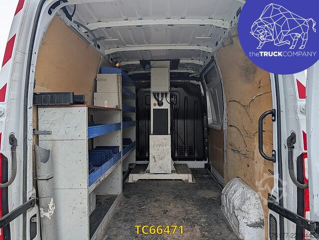 Lifting platform Renault Master 145.35 nacelle
