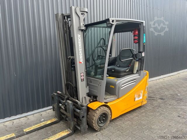 Electric 3-wheel forklift Jungheinrich EFG220