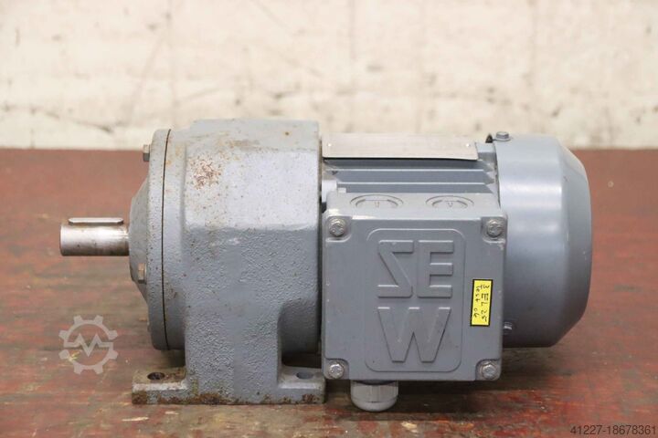 Geared motor 0.18 kW 74 rpm SEW-Eurodrive R32DT63N4