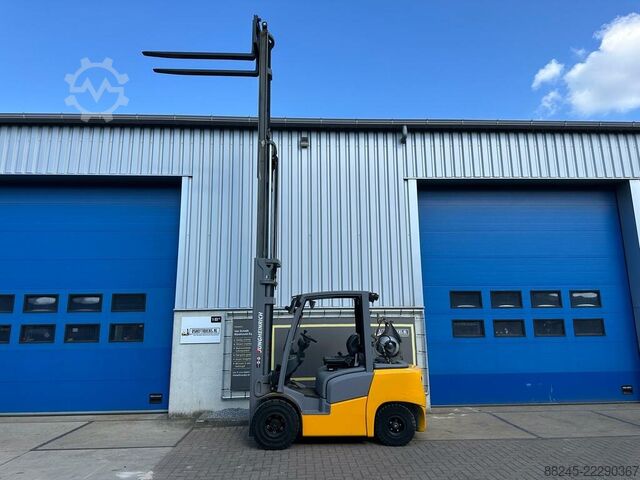 VS-22838 LPG triplex mast forklift Jungheinrich TFG 430 JUNGHEINRICH TFG 430 GE180-440DZ