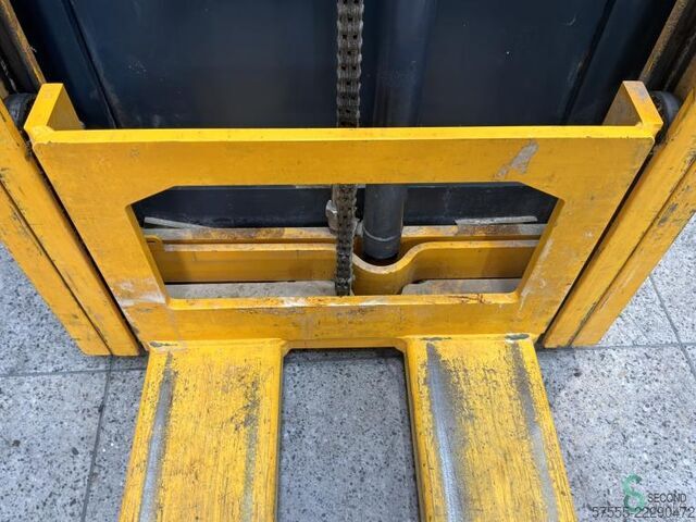 Stacker Jungheinrich EJC 110