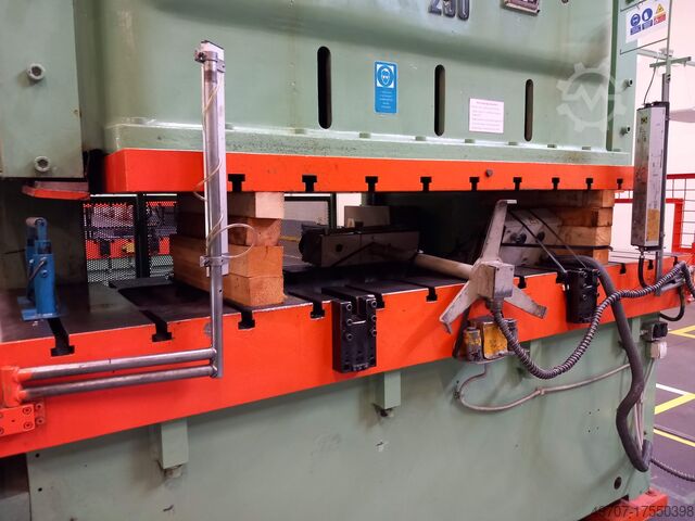 Exzenterpresse AIDA NC2-250(1) 250t AIDA NC1-250 250ton
