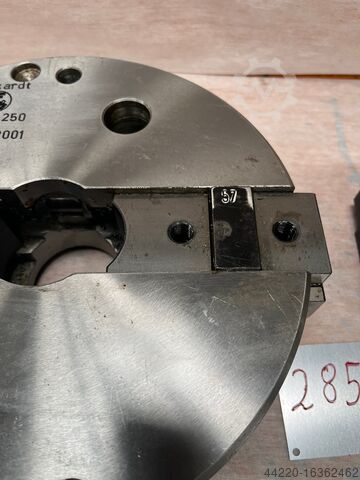 Two jaw chuck