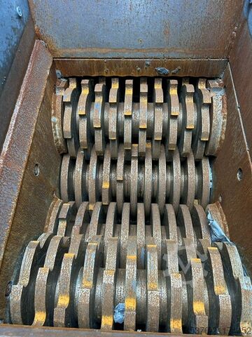 Vierwellenzerkleinerer UNTHA RS-30