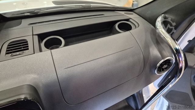 Minibus MERCEDES-BENZ 519  Allrad 4 x 4 Lagerfahrzeug Stock 20 Sitzer