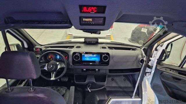 Minibus MERCEDES-BENZ 519  Allrad 4 x 4 Lagerfahrzeug Stock 20 Sitzer