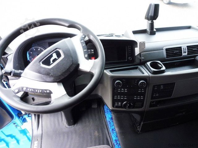 Hazardous materials truck MAN 26.500 TGX XXL 6x2, Intarder, Klima, Schlafliege