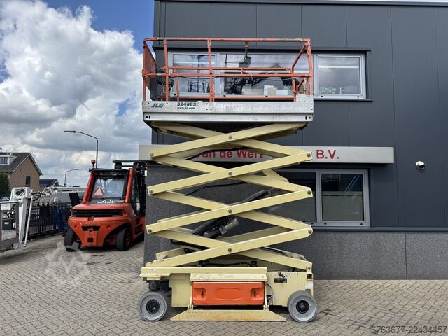 JLG 3246ES Scherenarbeitsbühne / Arbeitsbühne / Scherenbühne 12 m Arbeitshöhe, elektrisch, Baujahr 2 JLG 3246ES SchaarHoogwerker / Arbeitsbuhne / Sciccor 12M werkhoogte Elektrisch 2011