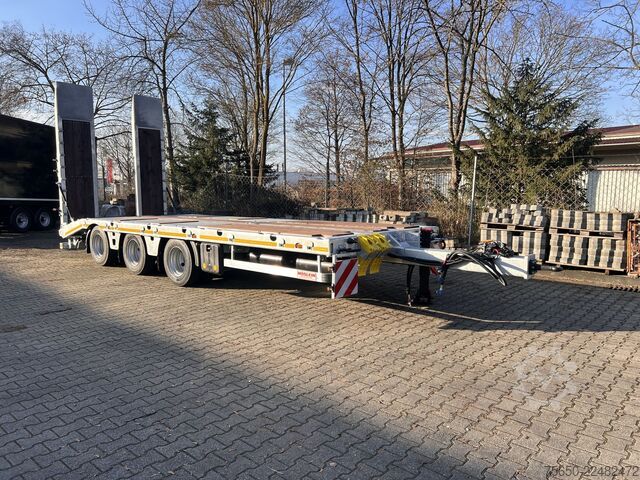 Low loader trailer Möslein TT 34 Zugrohr Gerade  34 t GG Tridem- Tieflader 3 Achs, gelenktNeufahrzeug