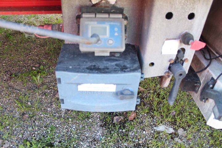 Semi-trailer with walking surface Schwarzmüller semirimorchio piano mobile 90m3 usato