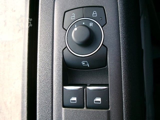 Kleinbus FORD Transit Custom Kombi 320 L2H1 Limited AHK LED