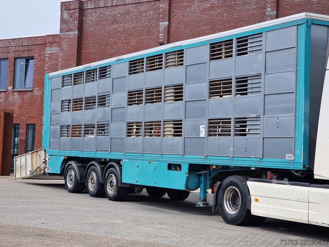 Viehtransport Lecitrailer Guiton livestock trailer 3 deck - Loadlift - St...