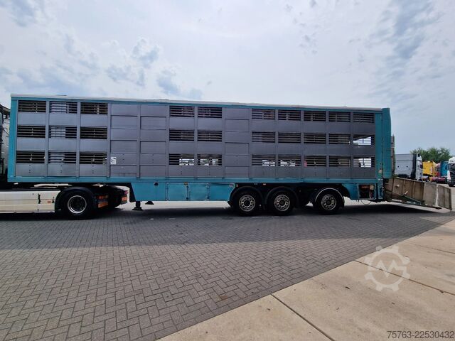 Viehtransport Lecitrailer Guiton livestock trailer 3 deck - Loadlift - St...