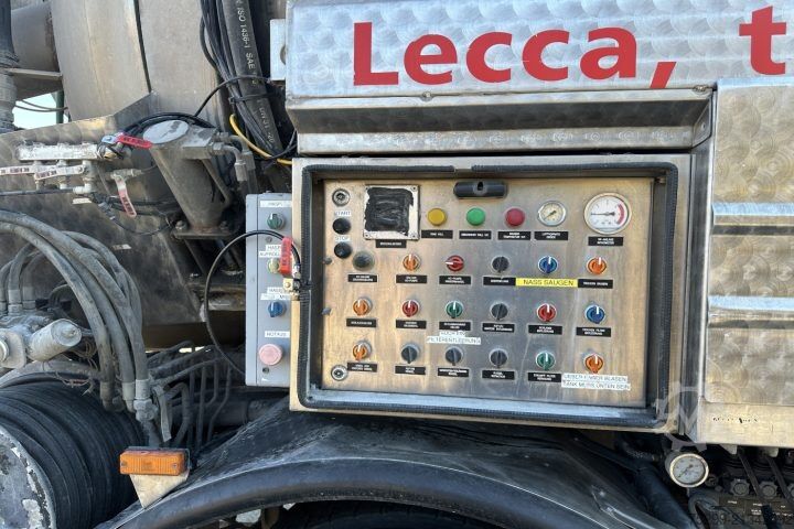 Special purpose truck Mercedes-Benz Actros 3243 8x4 Trockensauger / Swiss-Vehicle