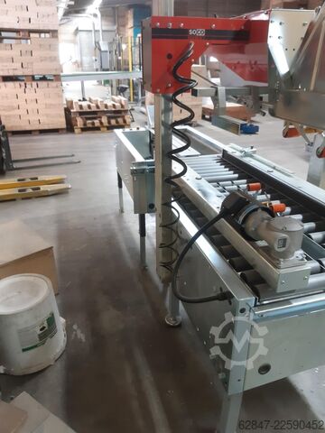 Kartonverpackungsmaschine SOCO SYSTEM F-100P und T-402-5-8-7