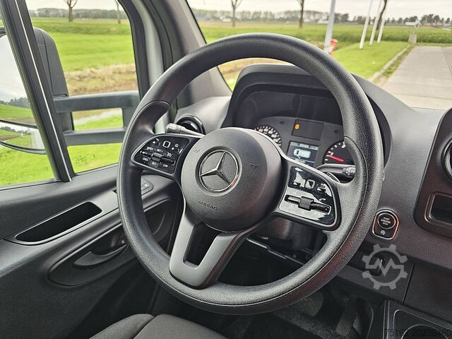 Suitcase MERCEDES-BENZ SPRINTER 315 Bakwagen Laadklep!
