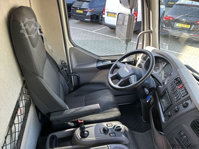 Koffer DAF LF 230 FA / 12 Ton / 246 dkm / Navi / Box / Laa...