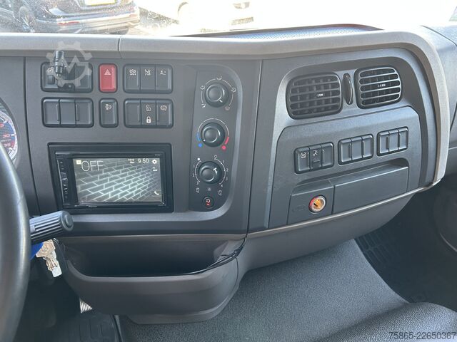 Koffer DAF LF 230 FA / 12 Ton / 246 dkm / Navi / Box / Laa...