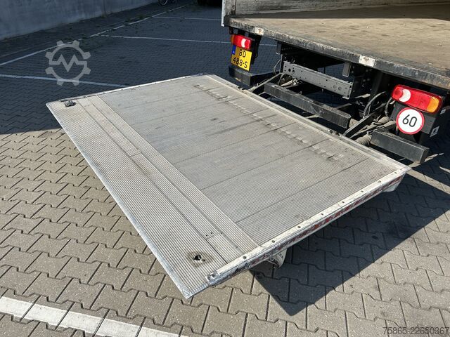 Koffer DAF LF 230 FA / 12 Ton / 246 dkm / Navi / Box / Laa...