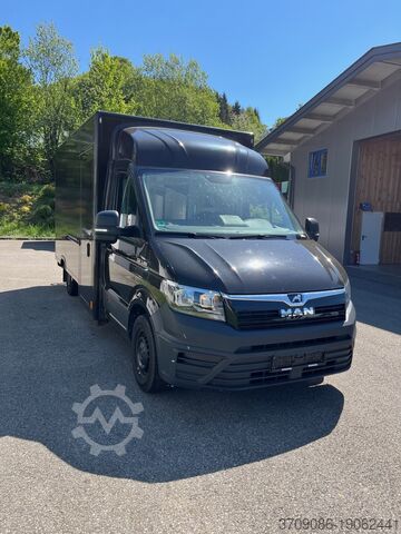 Transporter with suitcase MAN TGE