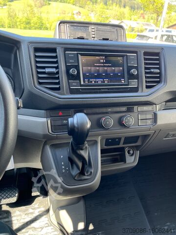 Transporter with suitcase MAN TGE