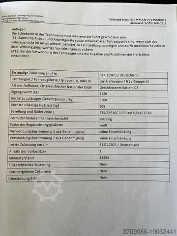 Transporter mit Koffer MAN TGE