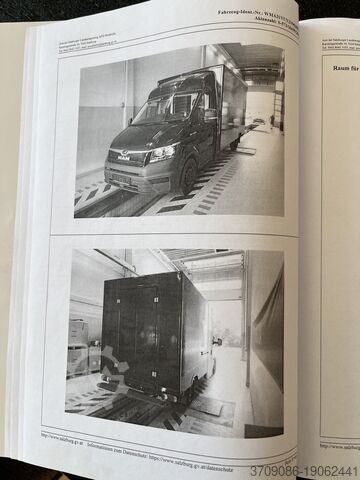 Transporter mit Koffer MAN TGE