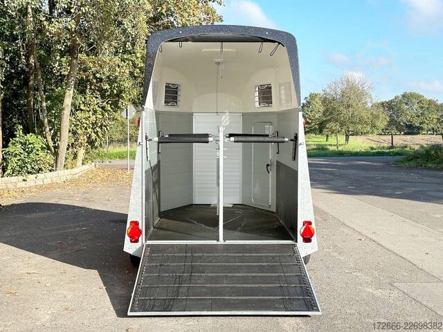 Pferdeanhänger Humbaur XANTHOS 2400 | BLACK