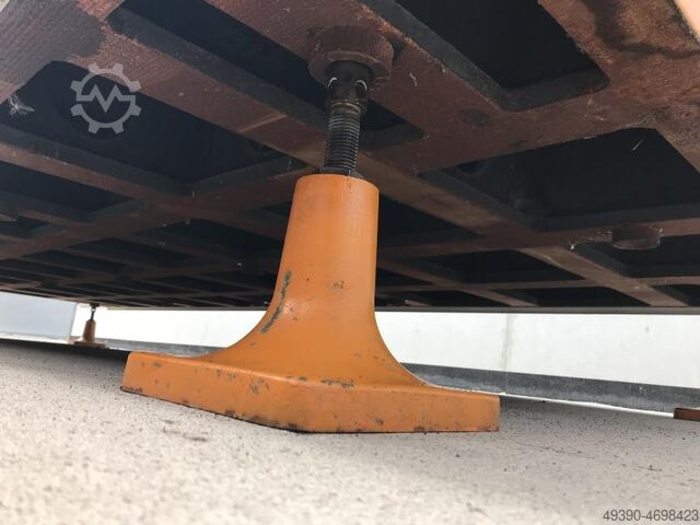 Measuring and marking plate made of cast steel grey iron, heavily ribbed, heavy straightening plate, STIEFELMAYER 5000 x 2000