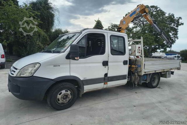 Double cab van IVECO DAILY 35C 15 3.0 DOPPIA CABINA E GRU