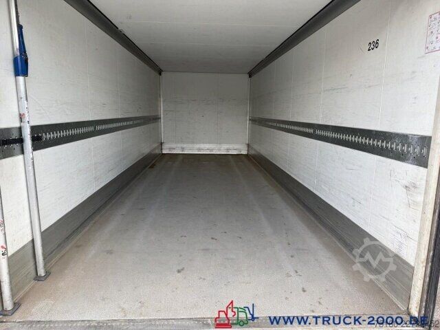 Box truck Mercedes-Benz Antos 1830 Isolierter Koffer 7.40m LBW 1.5t.