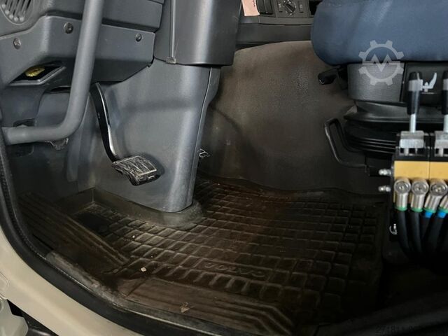 Roll-off tipper truck VOLVO VOLVO FM480 SCARRABILE 8X4