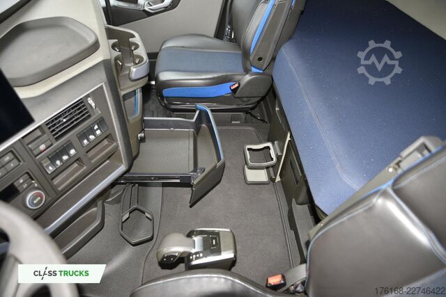 Standard tractor unit VOLVO FH 500 Globetrotter XL I-ParkCool ACC