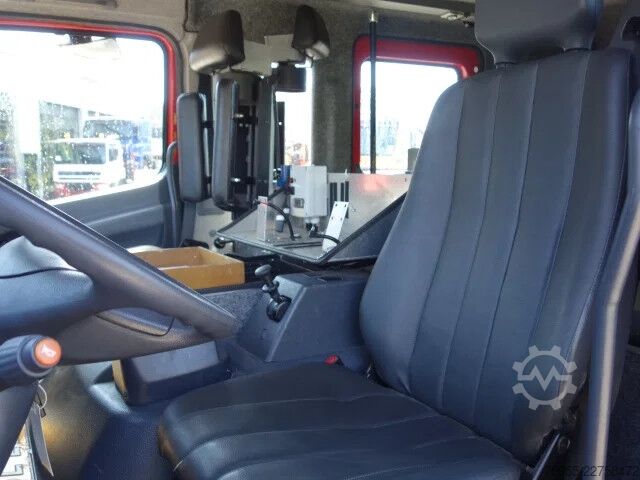 Fire engine Mercedes-Benz 1325 godiva pump