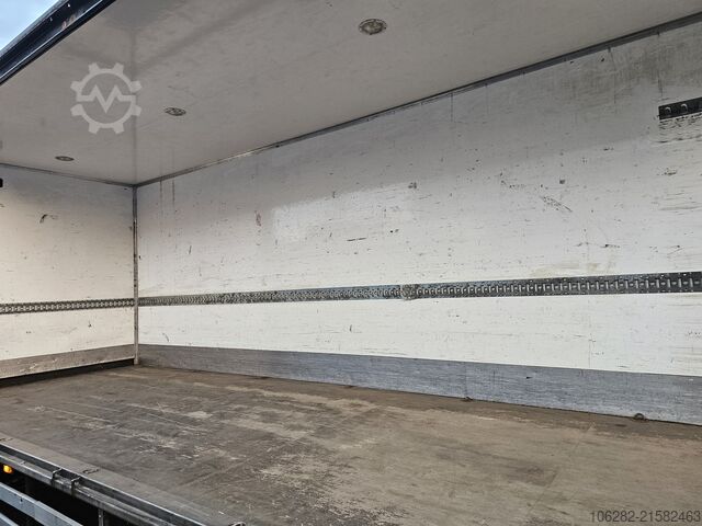 LKW mit Kofferaufbau Volvo FL 240 4x2 16tons Seitentüren Koff