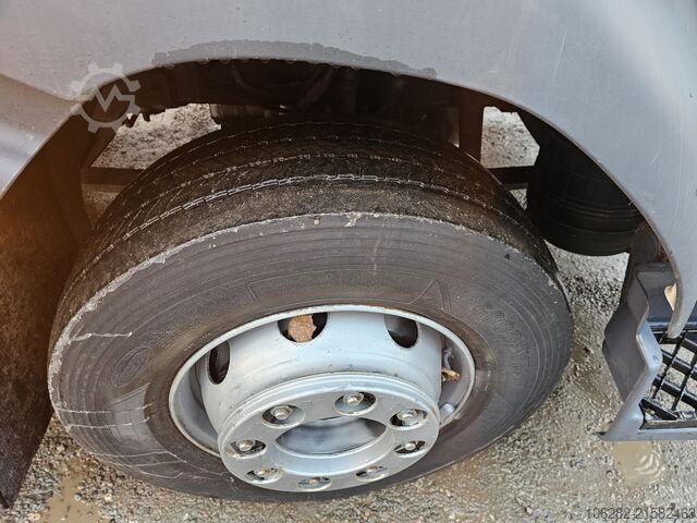 LKW mit Kofferaufbau Volvo FL 240 4x2 16tons Seitentüren Koff