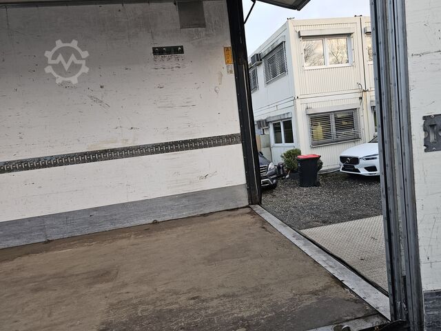 LKW mit Kofferaufbau Volvo FL 240 4x2 16tons Seitentüren Koff