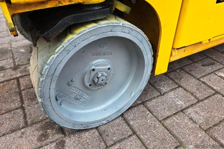 Scherenhebebühne Haulotte Compact 8 Electric, 8.2m Working Height, 350kg Cap