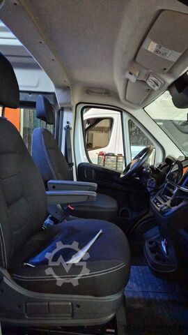 Kleinbus FIAT Ducato 9 Sitzer Mobility Airlineboden Rolli