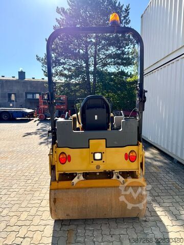 Walzenzug CATERPILLAR CB34B / 2018 BJ / 932 Stunden / 4.3 Tonnen