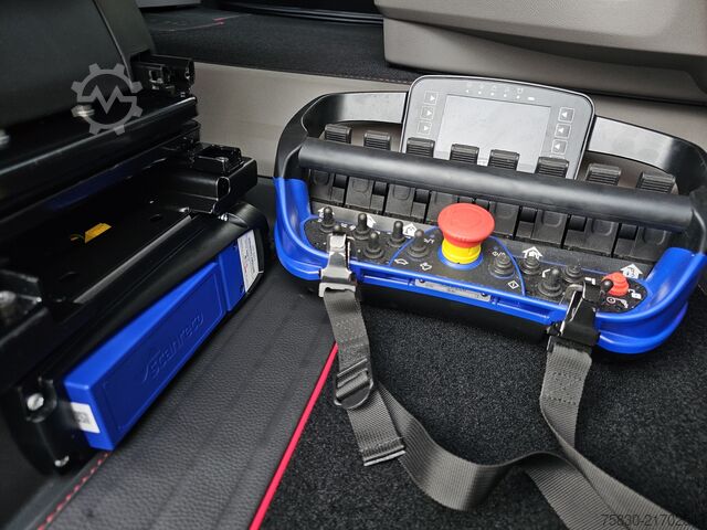 Standard-SZM Scania R590 V8 8x2 / HMF 9520 - JIB - WINCH / TRACTOR