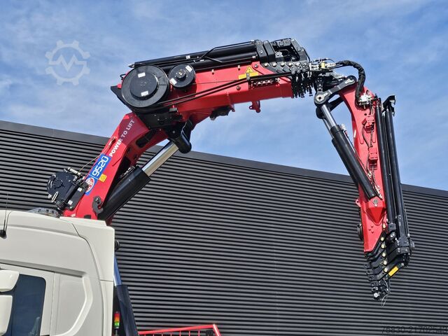 Standard-SZM Scania R590 V8 8x2 / HMF 9520 - JIB - WINCH / TRACTOR