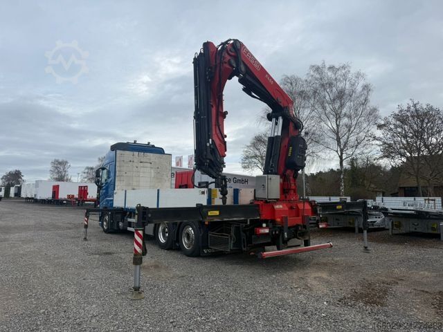 Flatbed truck VOLVO FH 500 6x2 Container Pritsche Fassi F455 Kran
