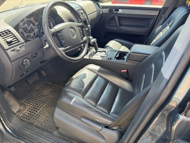 Pick-up VOLKSWAGEN Touareg 3.2 V6/  GETRIEBESCHADEN   /Motor läuft!