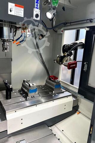 Vertikales Bearbeitungszentrum DAHLIH MCV-860 + RoboJob MA 25