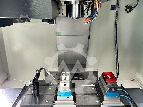 Vertikales Bearbeitungszentrum DAHLIH MCV-860 + RoboJob MA 25