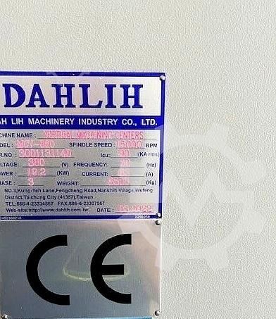 Vertikales Bearbeitungszentrum DAHLIH MCV-860 + RoboJob MA 25