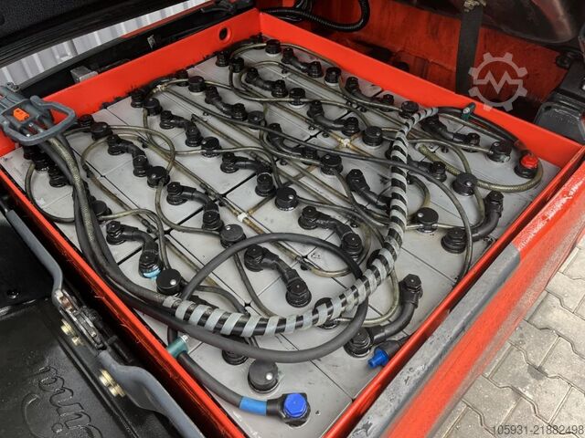 Electric 4-wheel forklift Linde E20PHL-02