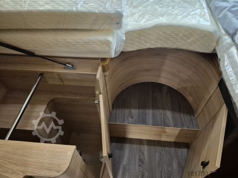 Semi-integrated camper Knaus L!VE WAVE 650 MEG Black Selection *TraumMobil*Automatik*